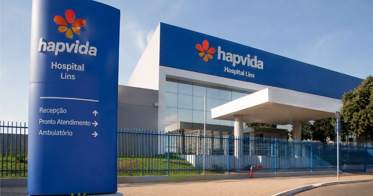 Plano Hapvida Lins — unidades, endereços e preços da tabela da região São Francisco Plano Hapvida Lins: a operadora tem duas unidades próprias na cidade, o Hospital Lins na Av. Nicolau Zarvos 1640 no Jardim Aeroporto, com urgência 24 horas e maternidade, e a Clínica Lins na Rua Pedro de Toledo 265, no Centro